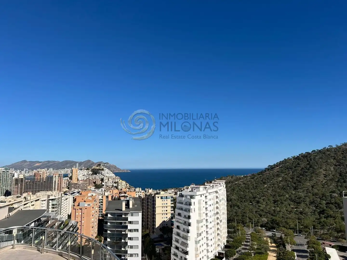 Vista exterior de Àtic en venda en Villajoyosa / La Vila Joiosa amb Aire condicionat, Terrassa i Piscina comunitària