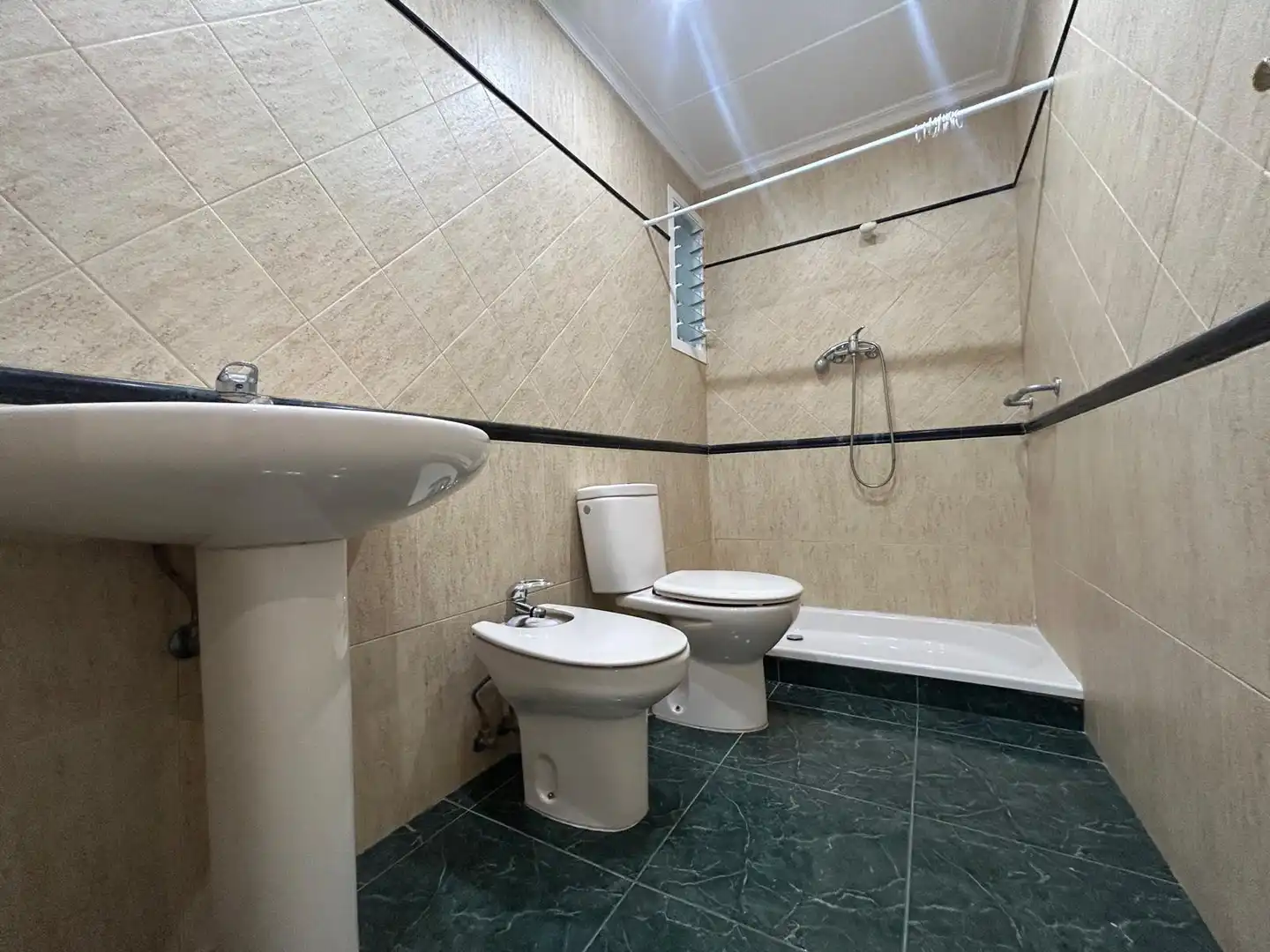 Bathroom of Flat for sale in Alfafar  with Air Conditioner