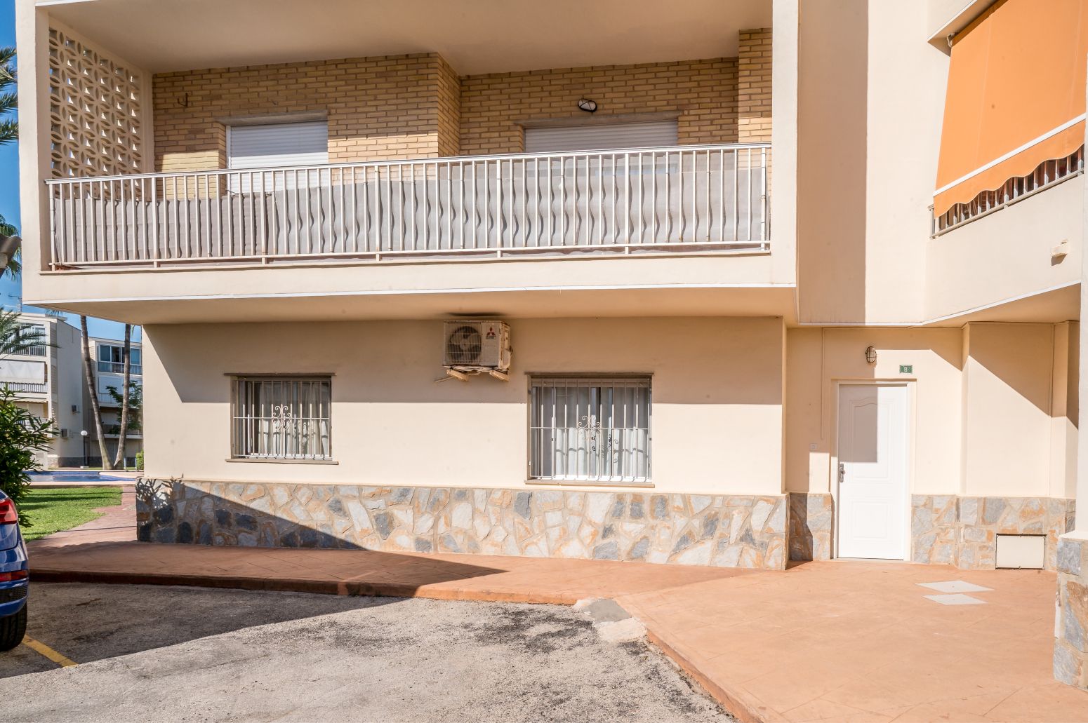 Vista exterior de Piso en venta en Dénia con Jardín privado, Trastero y Piscina