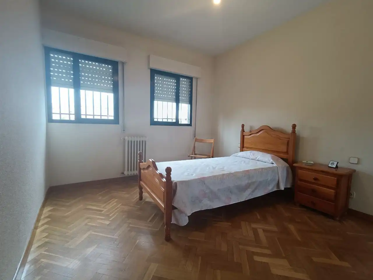 Bedroom of Flat for rent in Madrid  with Heating and Parquet flooring