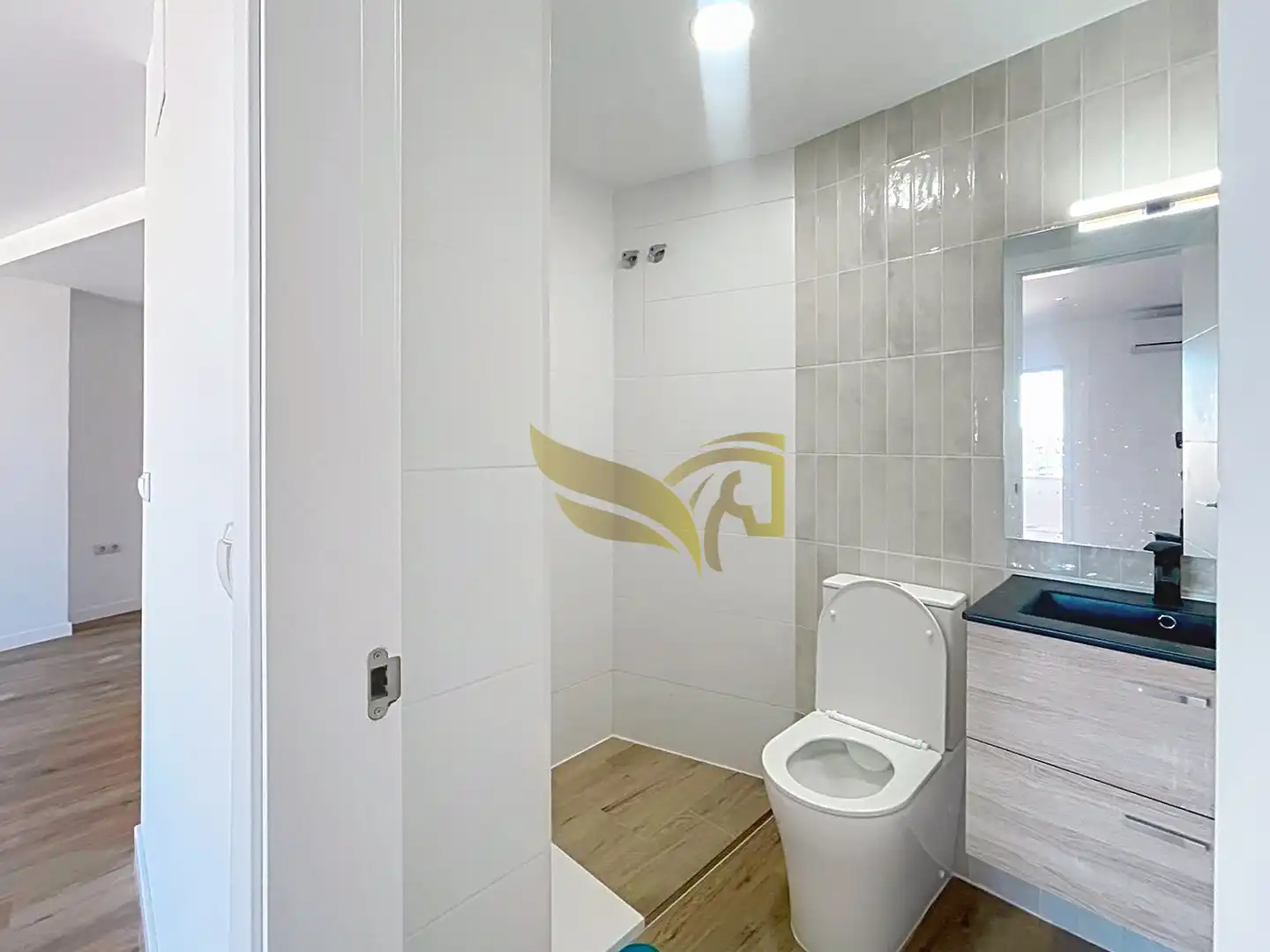 Bathroom of Attic for sale in Sevilla  with Air Conditioner, Heating and Terrace