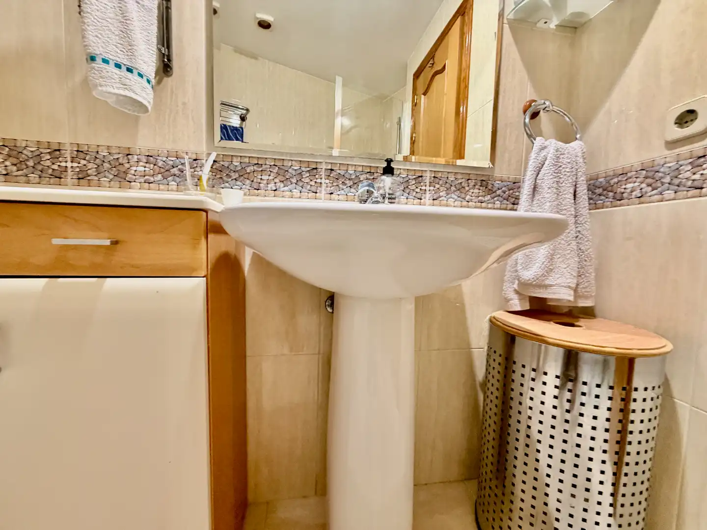 Bathroom of Flat for sale in Madrid  with Air Conditioner, Heating and Parquet flooring