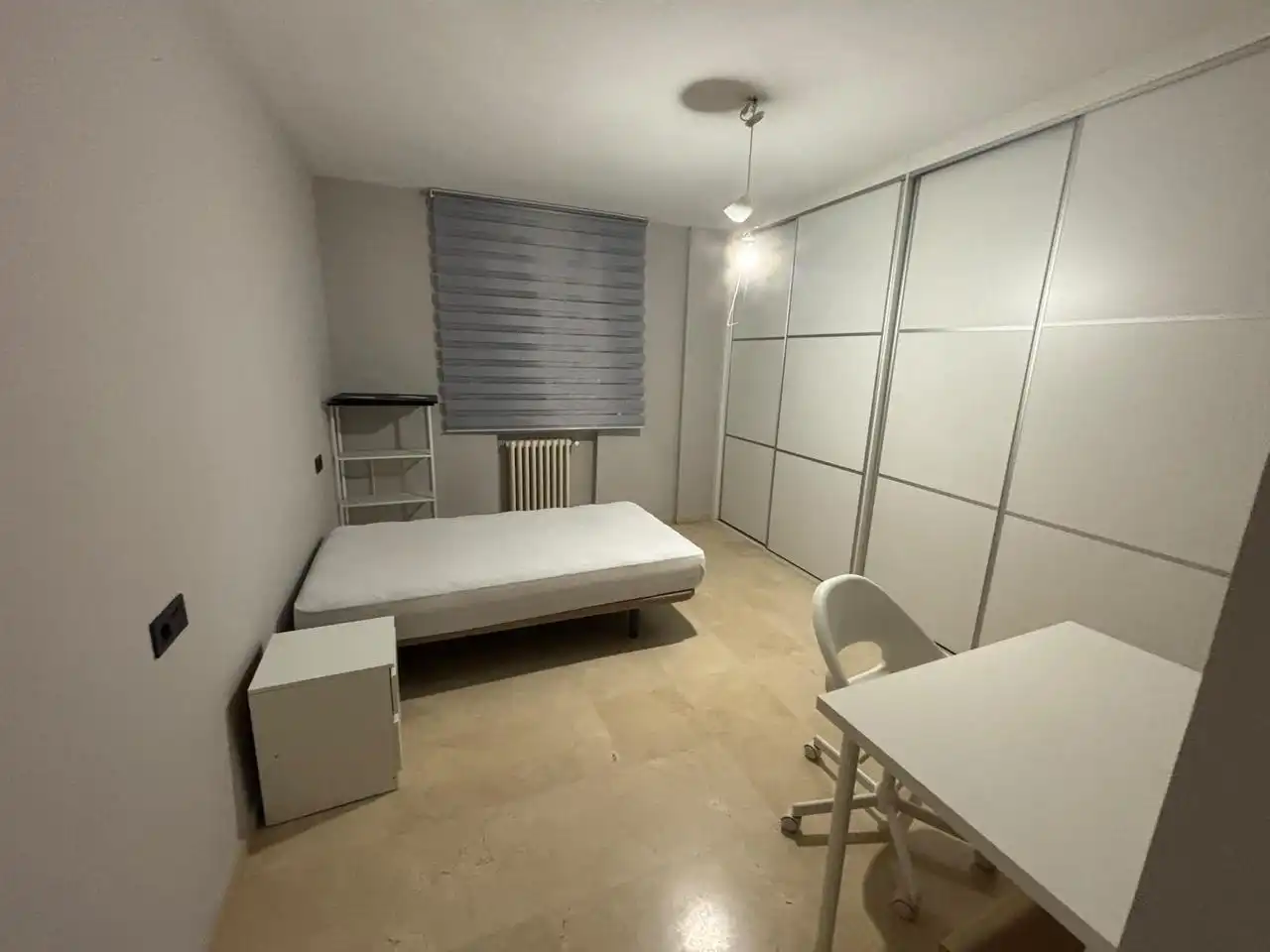 Bedroom of Flat for rent in Granada  with Air Conditioner and Furnished