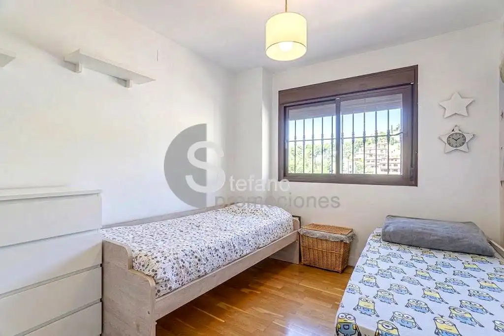Dormitori de Casa adosada en venda en Málaga amb Aire condicionat, Jardí privat i Terrassa