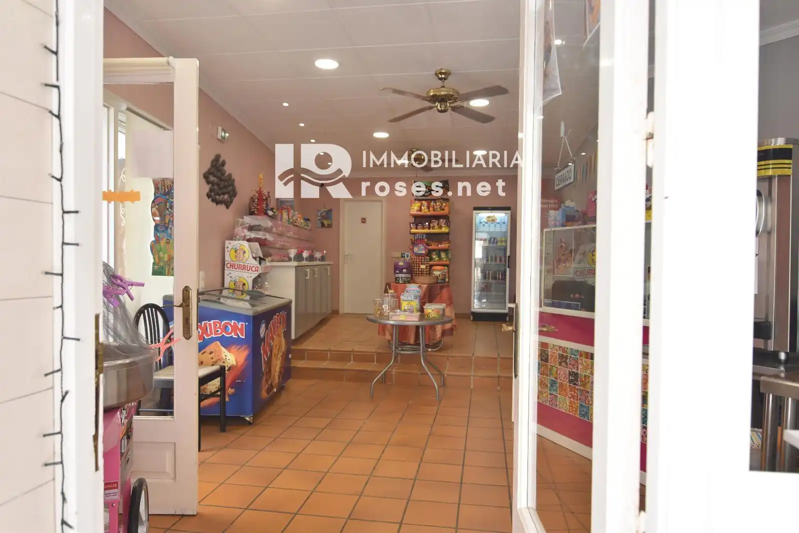Local en traspaso en Roses con Amueblado