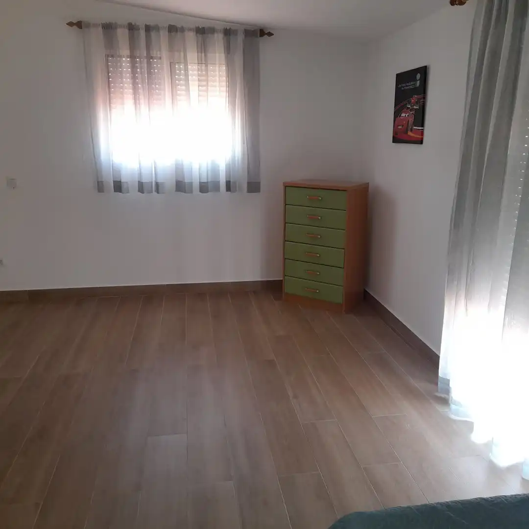 Dormitori de Casa o xalet de lloguer en Algeciras amb Terrassa, Traster i Piscina