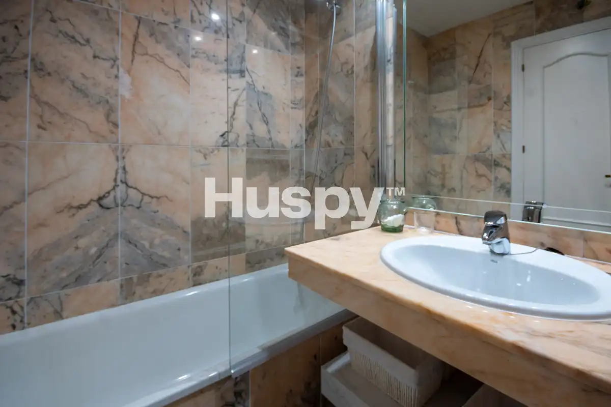 Badezimmer von Wohnung zur Miete in Nueva Andalucía
