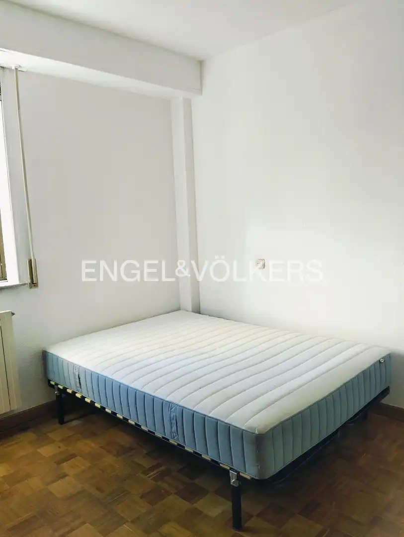 Habitación de Piso de alquiler en Madrid con Calefacción, Terraza y Amueblado