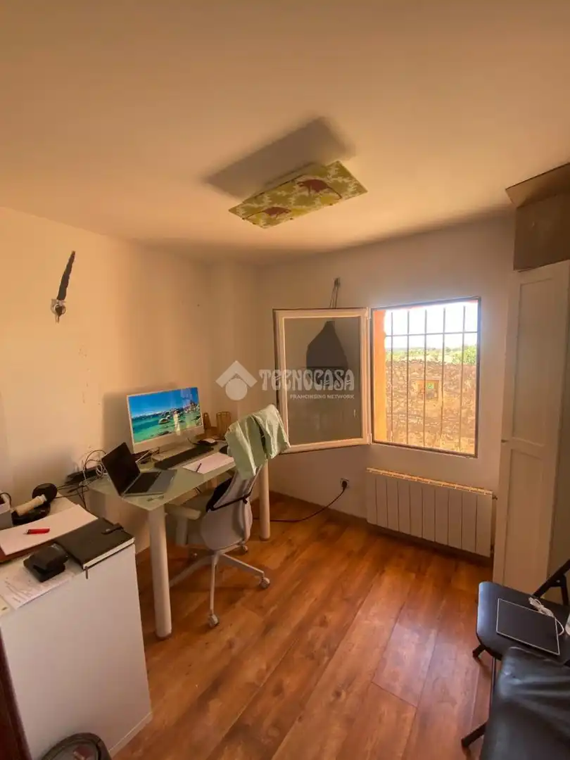 Dormitori de Casa adosada en venda en Alaminos amb Terrassa
