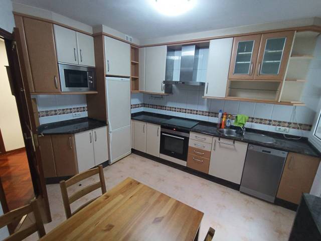 Piso en Alquiler en Calle Pardiñeiros en O Milladoiro