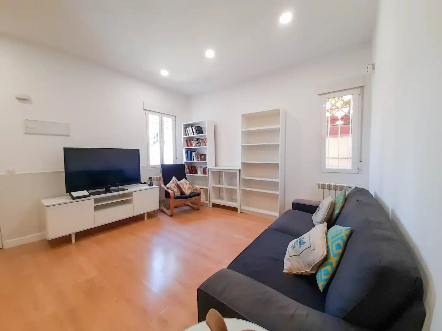 Living room of Detached homes for rent in Madrid  with Heating, Private garden and Parquet flooring