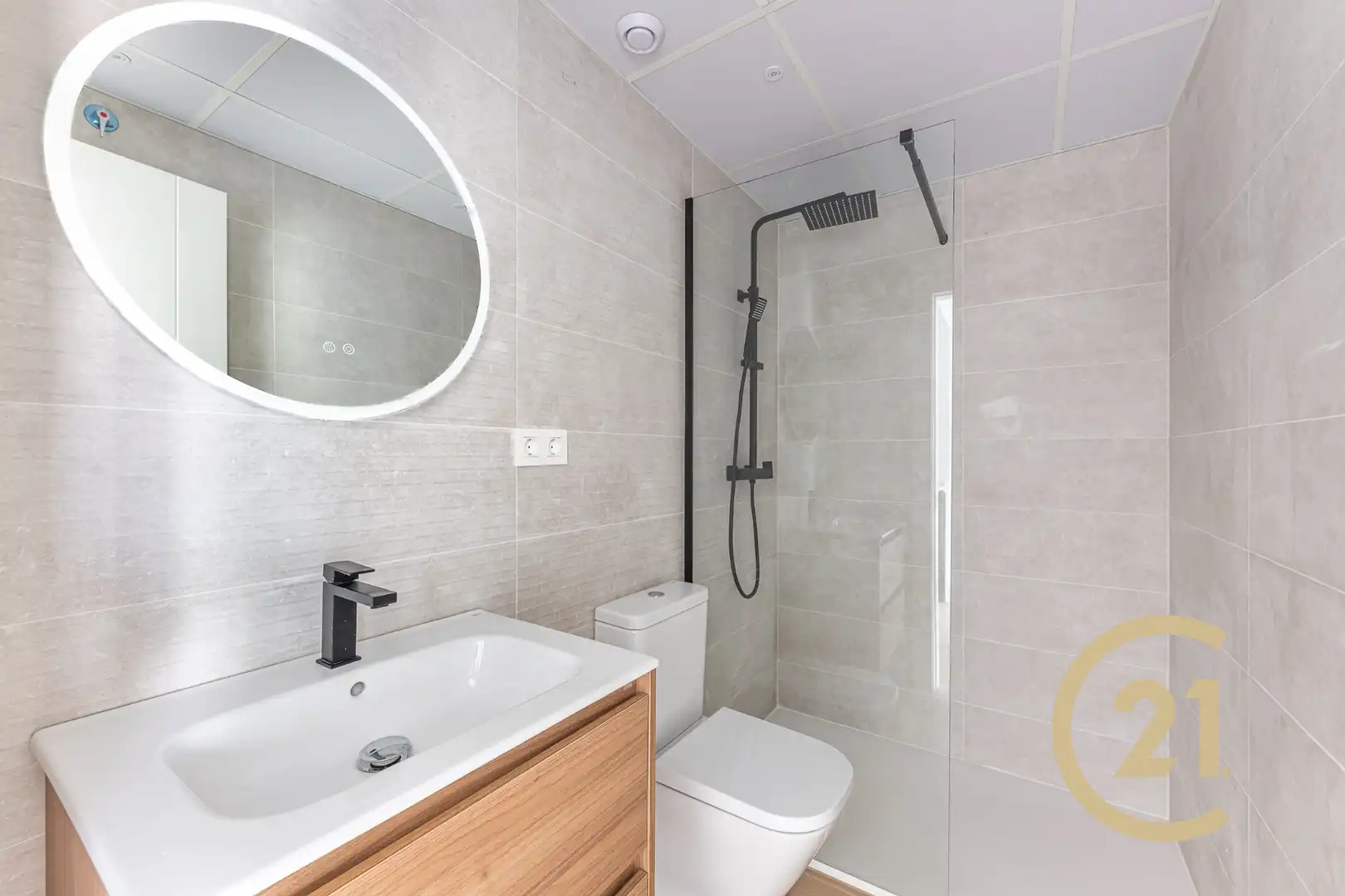 Bany de Apartament en venda en Fuengirola amb Balcó