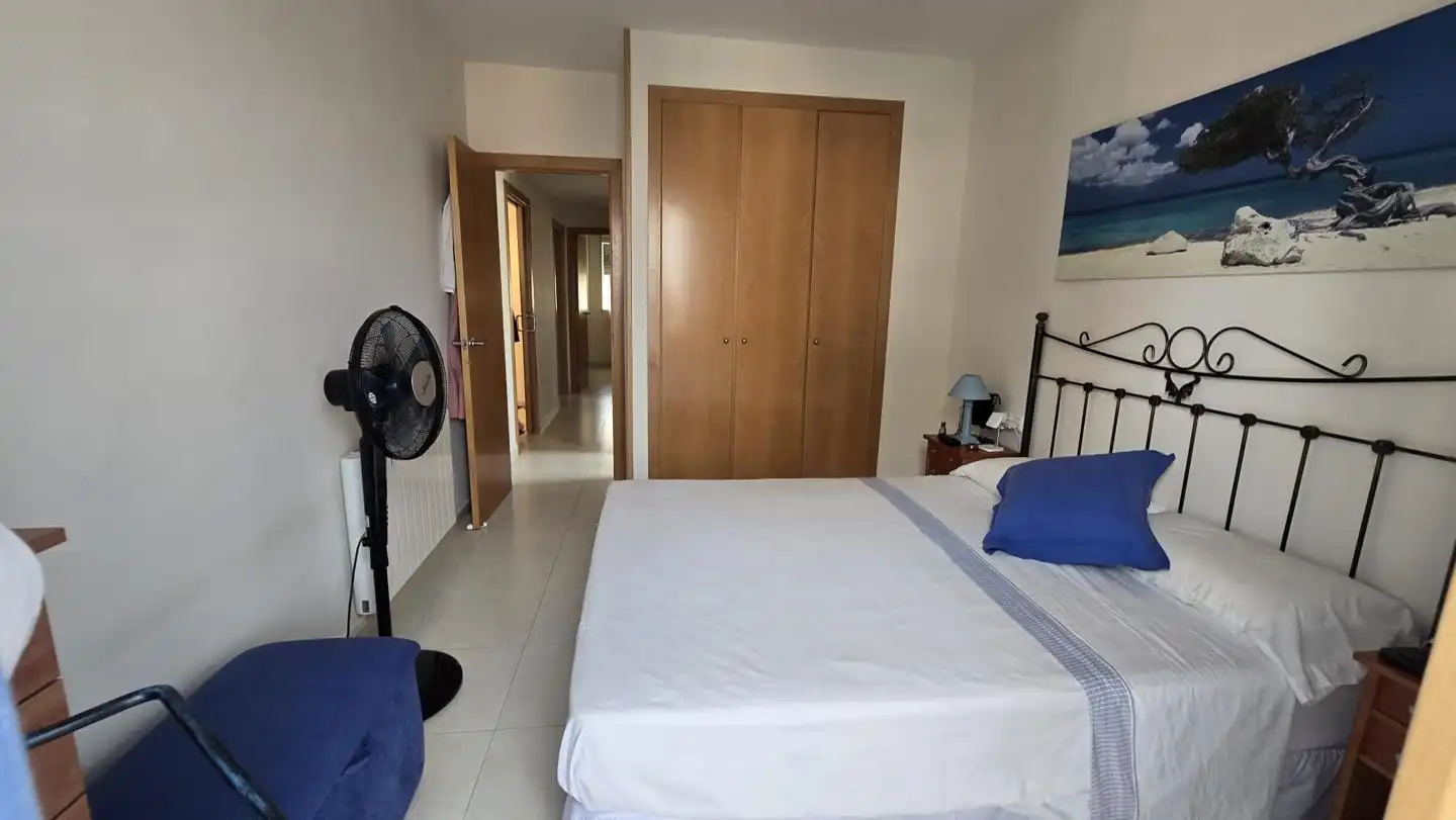 Habitación de Apartamento de alquiler en Gandia con Terraza, Amueblado y Piscina comunitaria