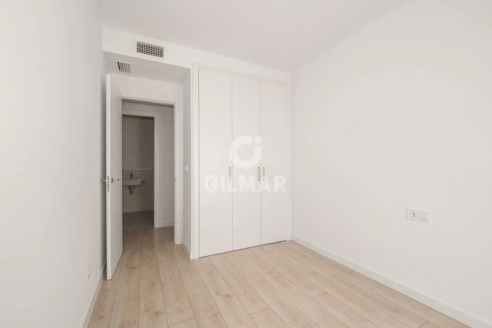 Bedroom of Flat for sale in Tomares  with Heating, Private garden and Storage room