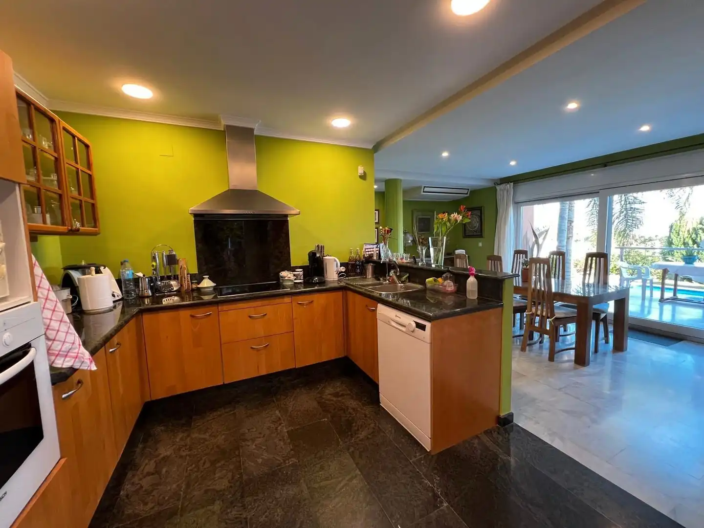 Cocina de Casa o chalet en venta en Vélez-Málaga con Aire acondicionado, Jardín privado y Piscina