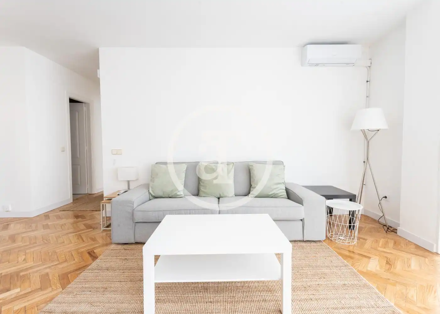 Flat for rent in Calle de Fereluz, Valdeacederas