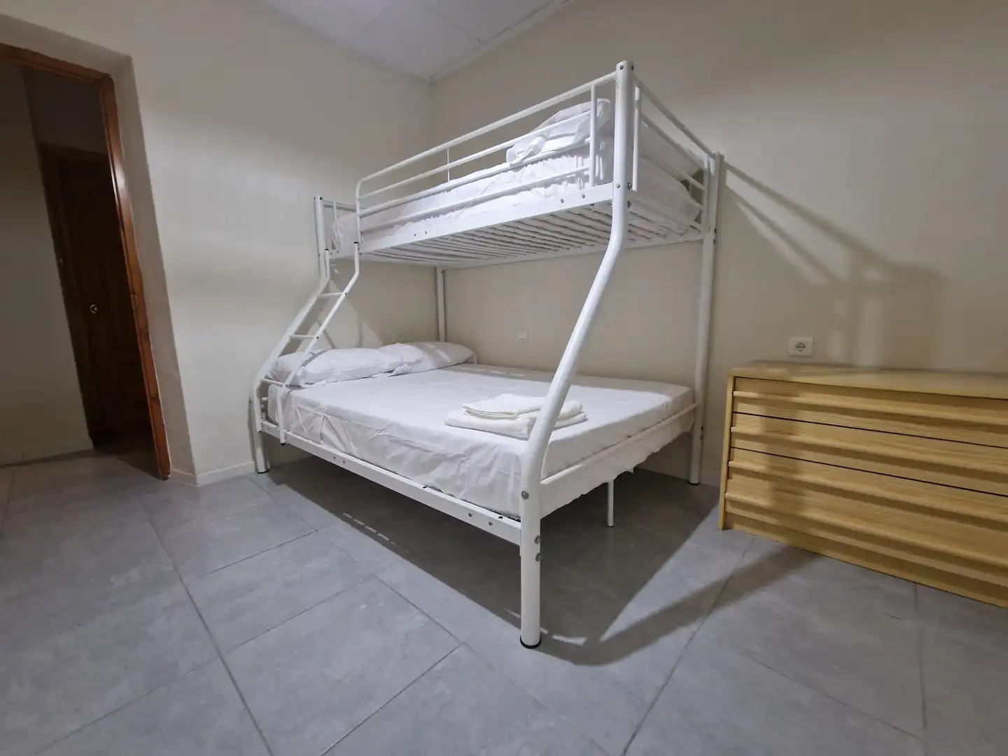 Dormitori de Finca rústica de lloguer en Málaga amb Aire condicionat, Piscina i Moblat