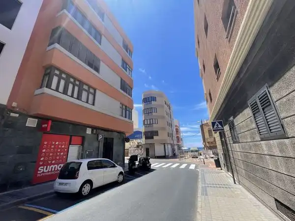 Vista exterior de Pis en venda en Las Palmas de Gran Canaria amb Moblat