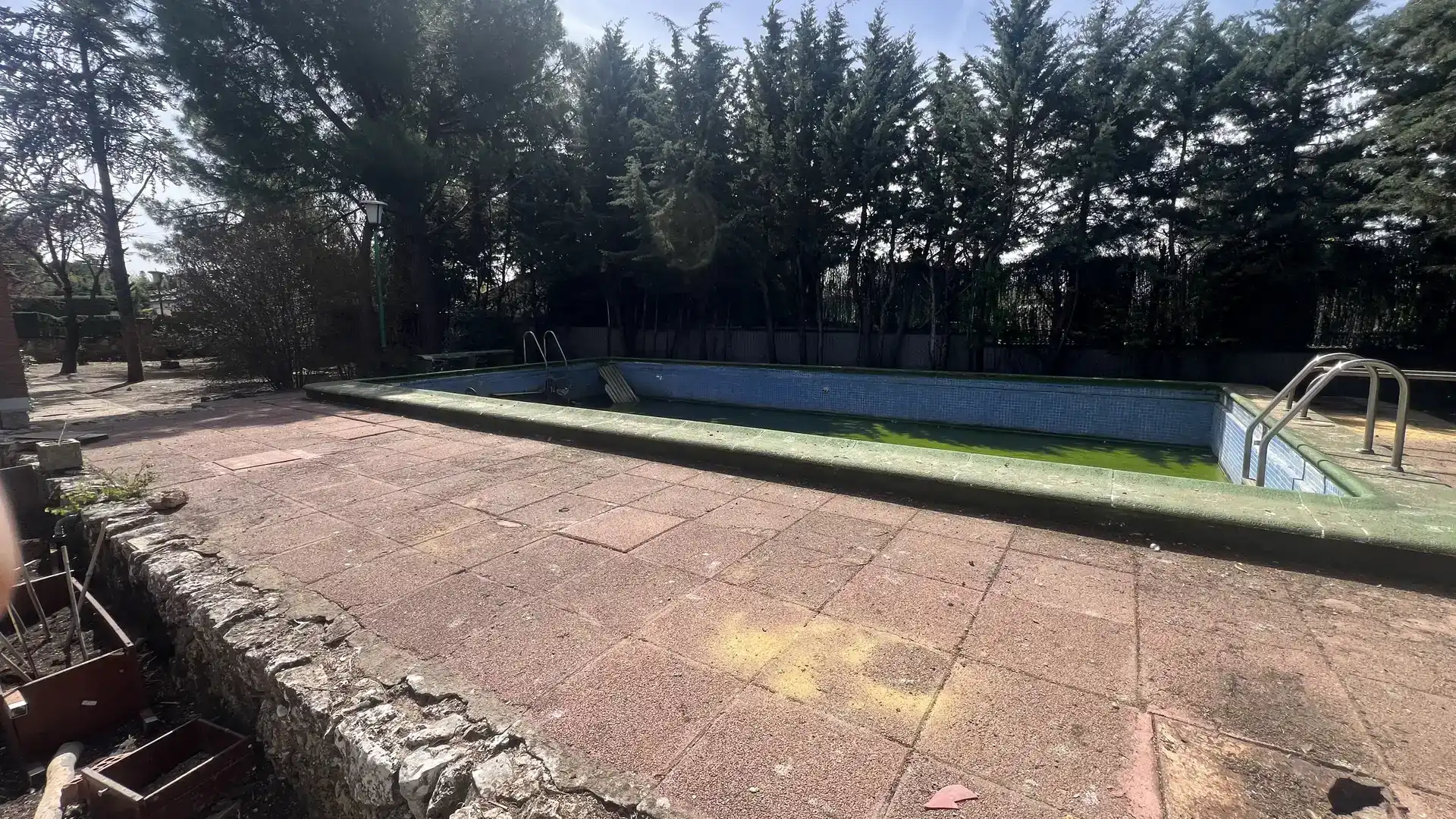 Schwimmbecken von Wohnung zur Miete in Nuevo Baztán mit Privatgarten, Abstellraum und Schwimmbad