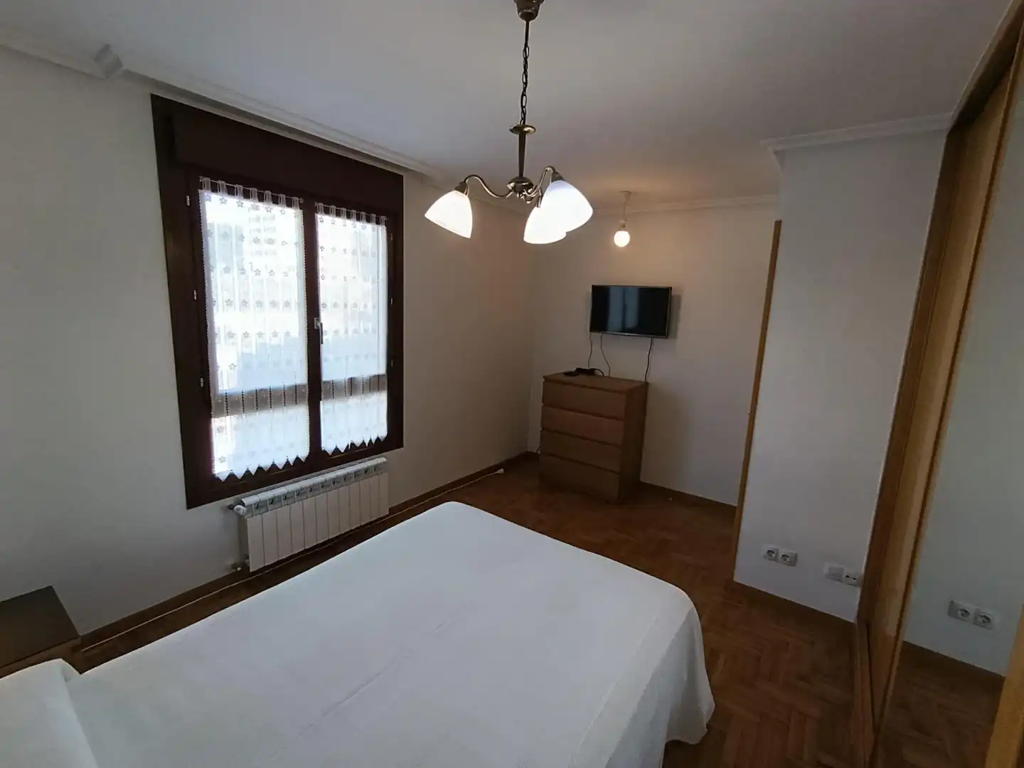 Dormitori de Apartament en venda en Avilés amb Calefacció, Traster i Balcó