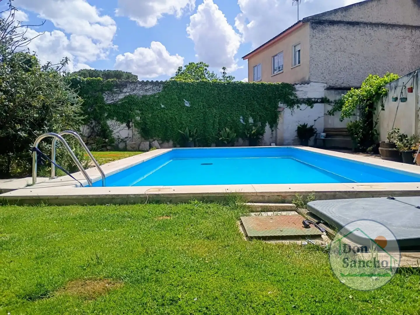 Piscina de Casa o xalet en venda en Valladolid amb Calefacció, Traster i Piscina