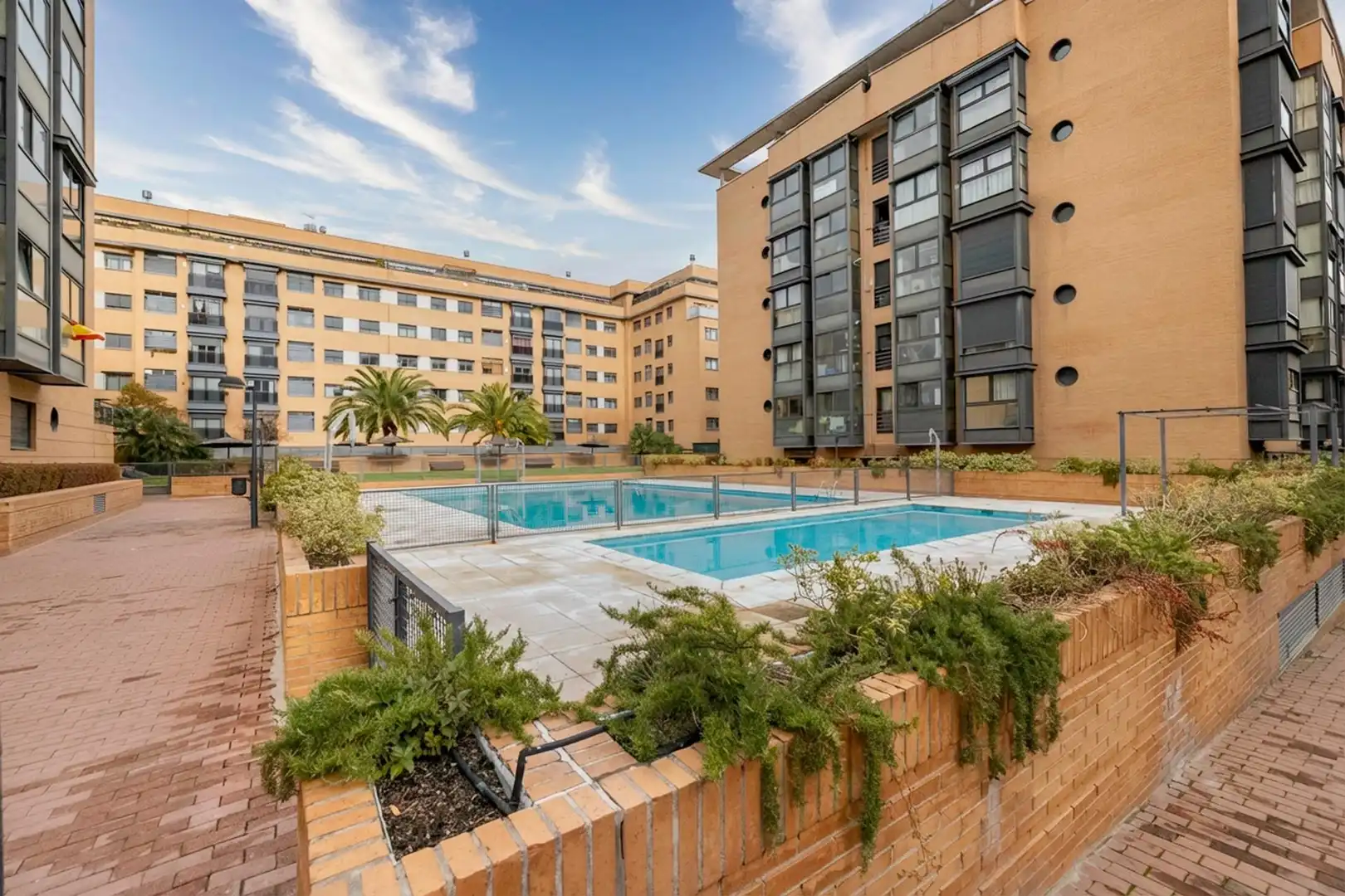 Piscina de Piso en venta en Madrid con Aire acondicionado, Calefacción y Jardín privado
