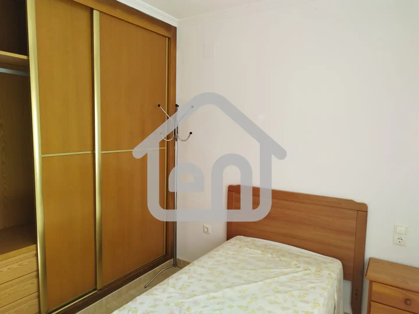 Casa adosada en venta en Calle Bodega, Requena