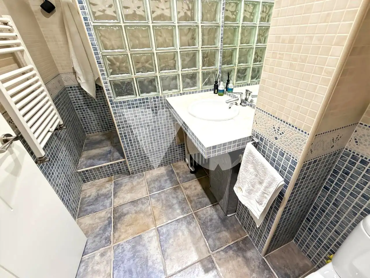 Bathroom of Flat for sale in Madrid  with Air Conditioner, Heating and Terrace