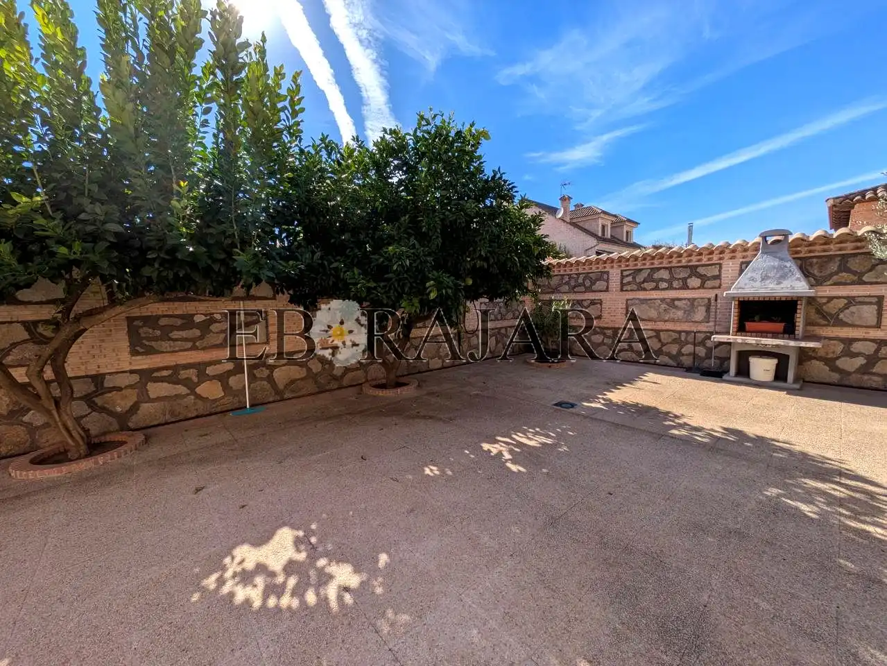 Vista exterior de Casa o xalet en venda en Talavera de la Reina amb Aire condicionat, Calefacció i Jardí privat