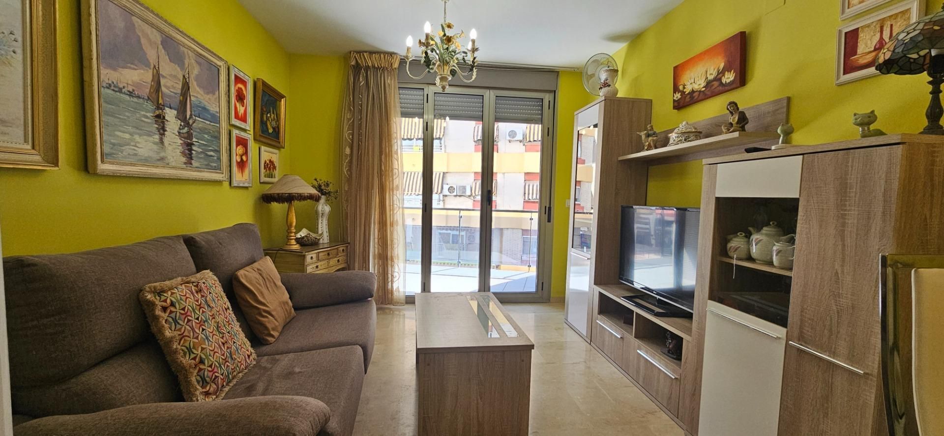 Sala d'estar de Pis en venda en Benidorm amb Aire condicionat i Terrassa
