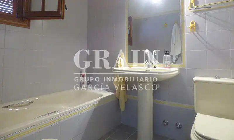 Bany de Casa o xalet en venda en Albacete amb Calefacció, Jardí privat i Piscina