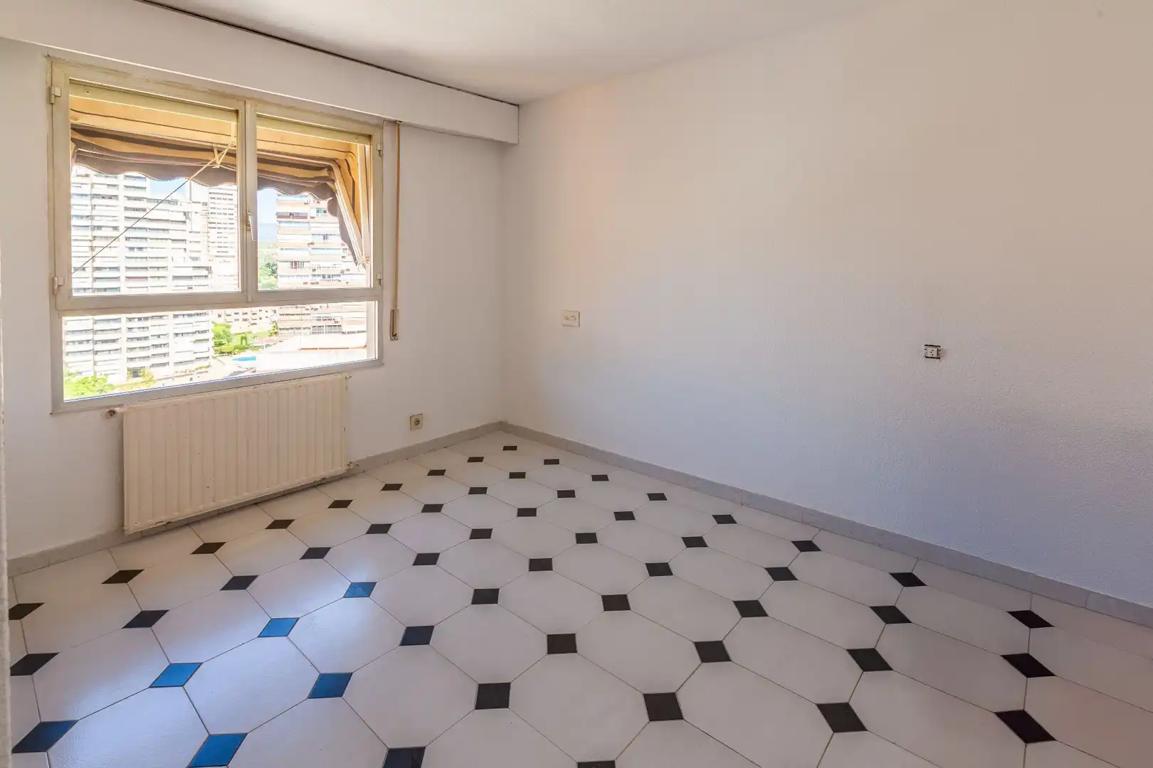 Habitación de Piso en venta en Benidorm con Aire acondicionado, Calefacción y Piscina comunitaria