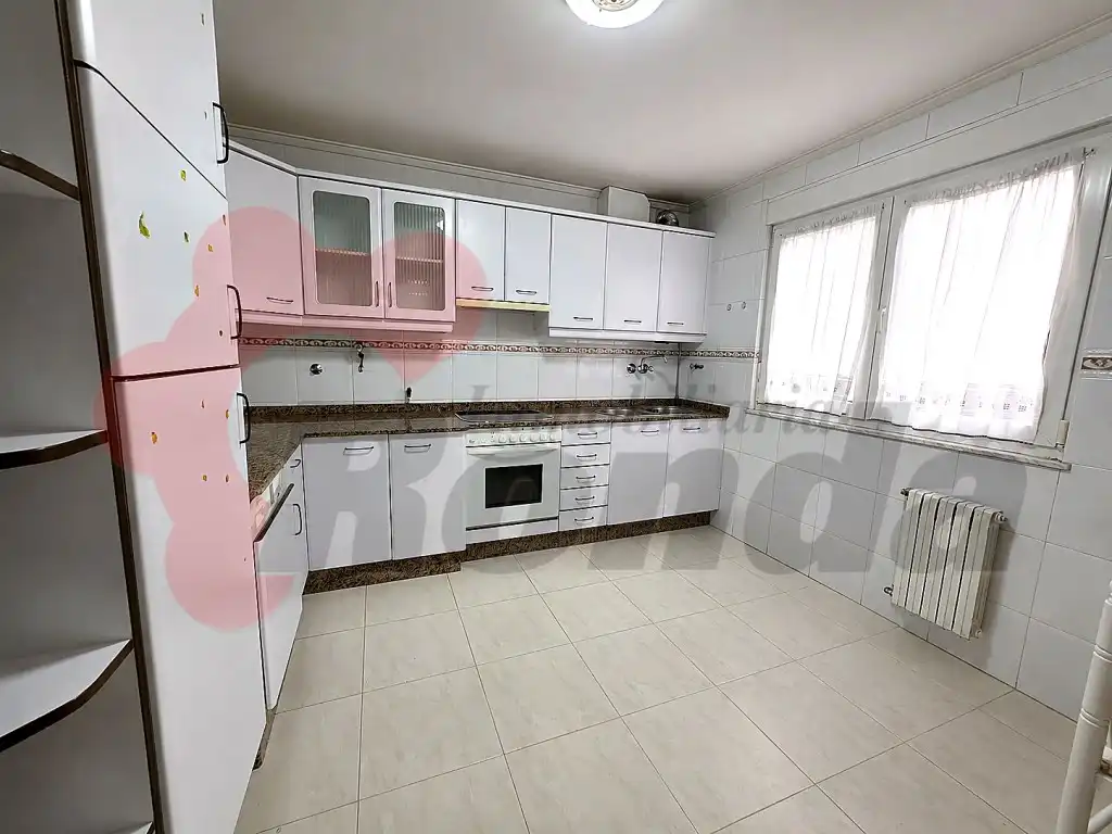 Küche von Wohnung zur Miete in Lugo mit Möbliert