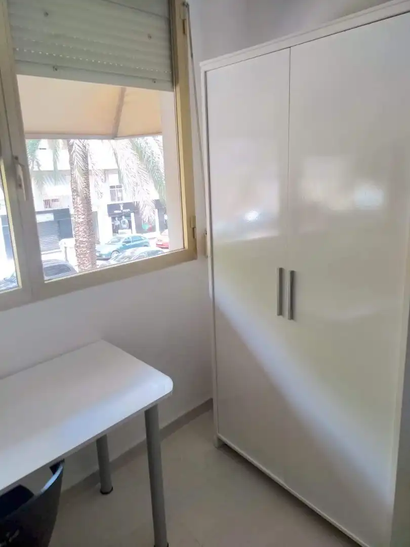 Room in Plaza Crevillente - Antiguos Juzgados - El Asilo