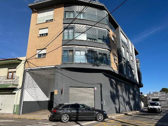 Garaje en Venta en Avenida ALCORA en Ciutat del Transport - La Salera