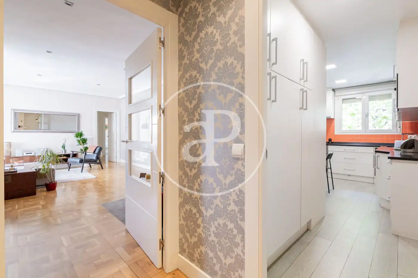 Wohnung zum Verkauf in Madrid mit Klimaanlage, Heizung und Privatgarten