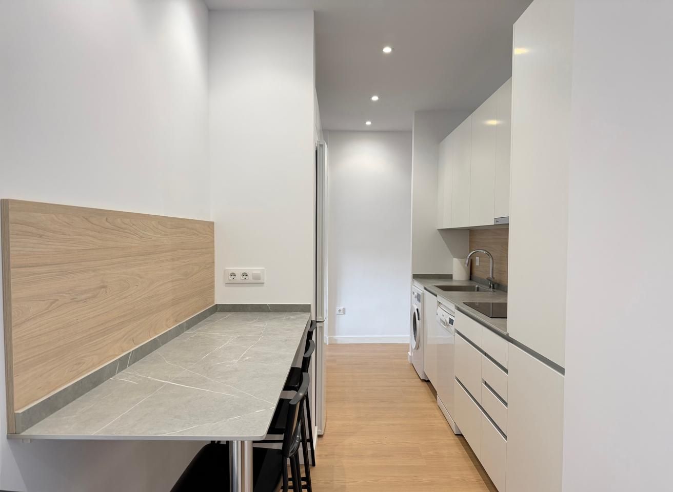 Kitchen of Flat to rent in  Madrid Capital  with Air Conditioner