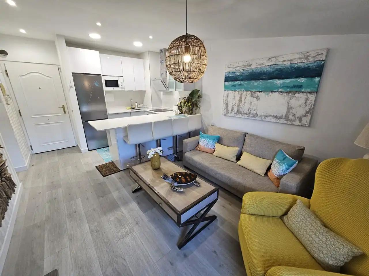 Sala de estar de Piso en venta en Torremolinos con Aire acondicionado y Amueblado