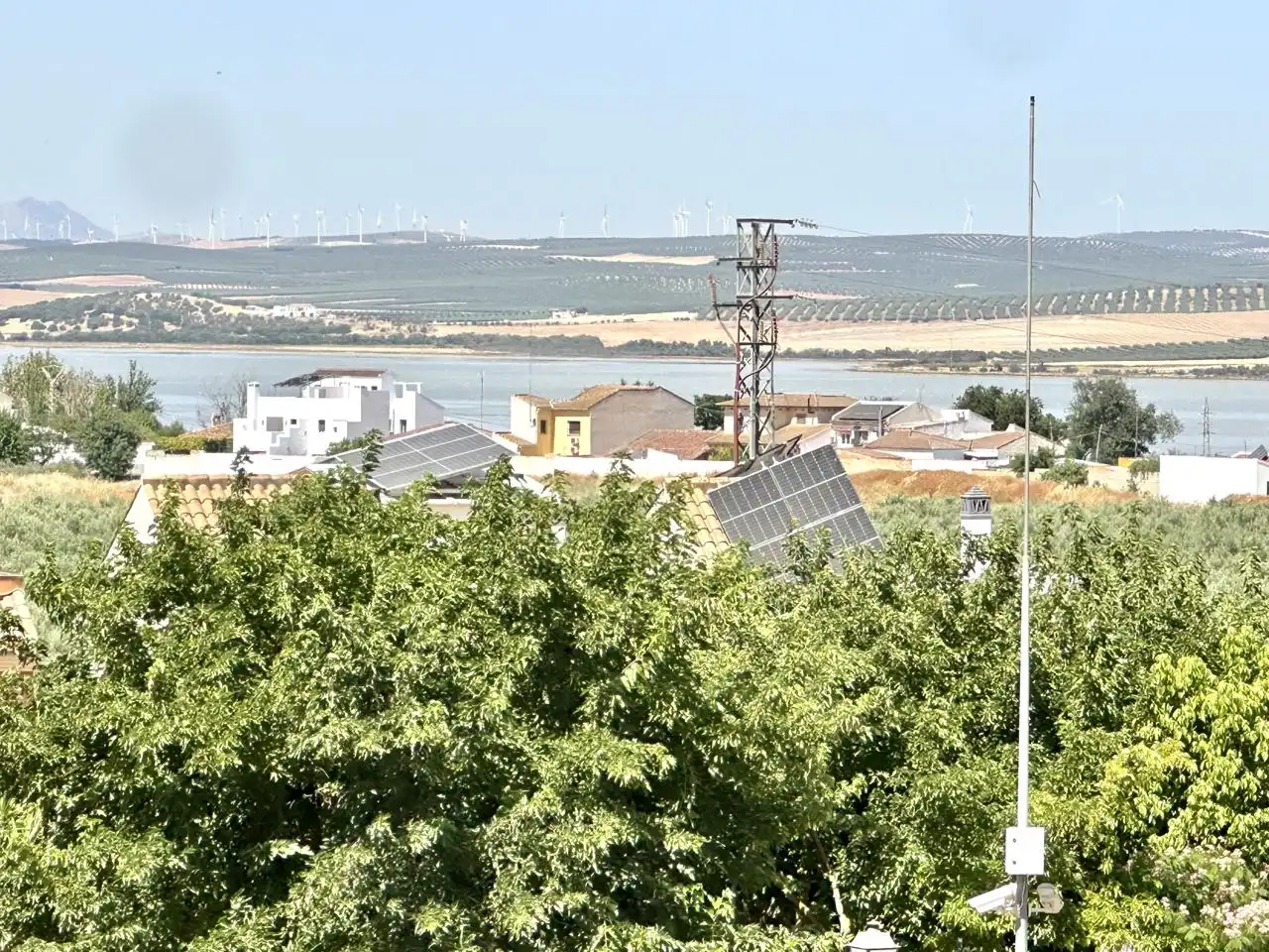 Vista exterior de Casa adosada en venta en Fuente de Piedra con Aire acondicionado, Terraza y Piscina comunitaria