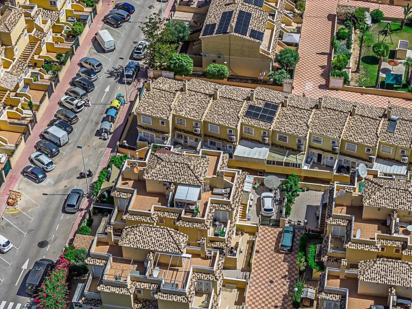 Vista exterior de Casa adosada en venda en Torrevieja amb Piscina comunitària