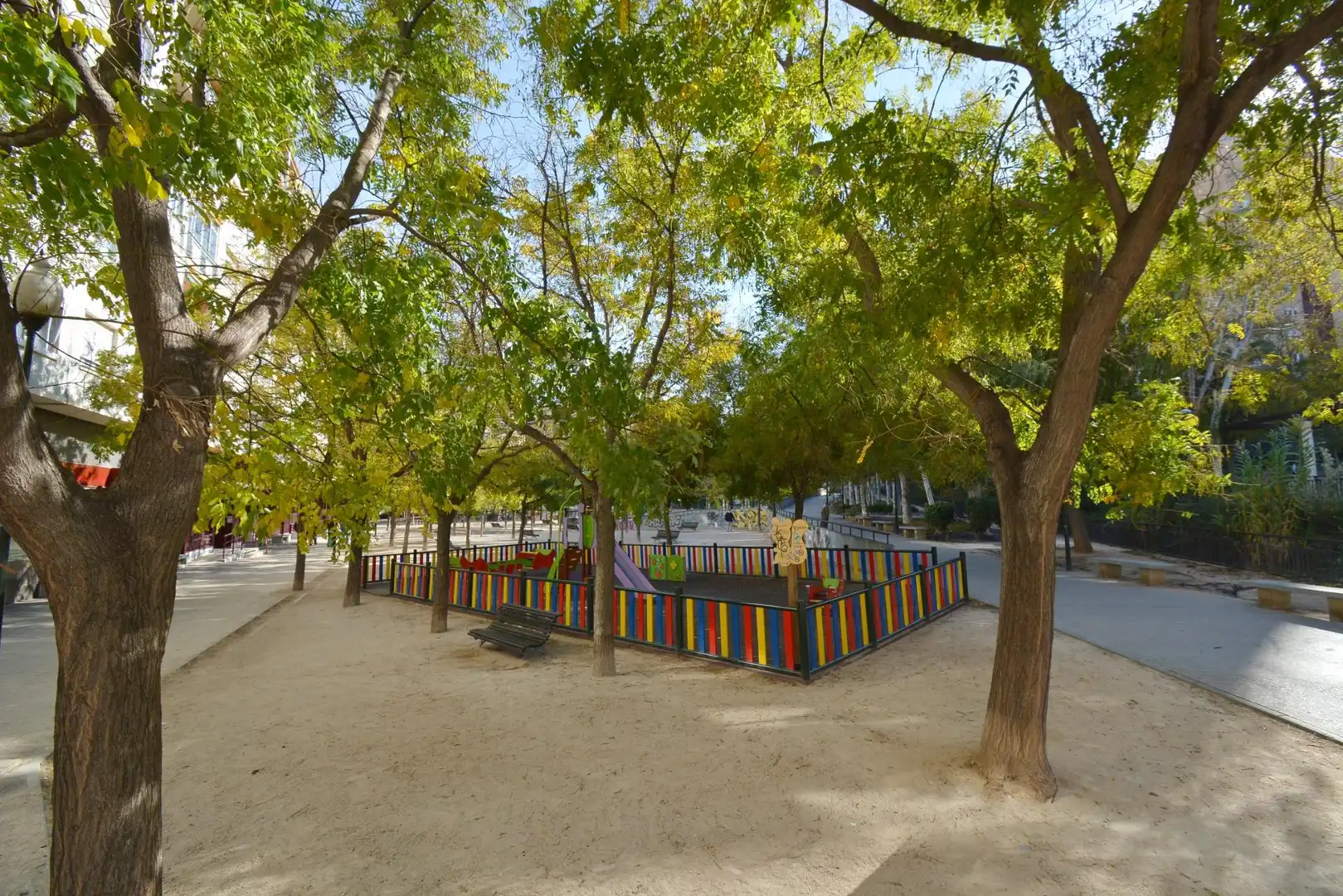 Außenansicht von Wohnung zum Verkauf in Zaragoza mit Klimaanlage und Heizung
