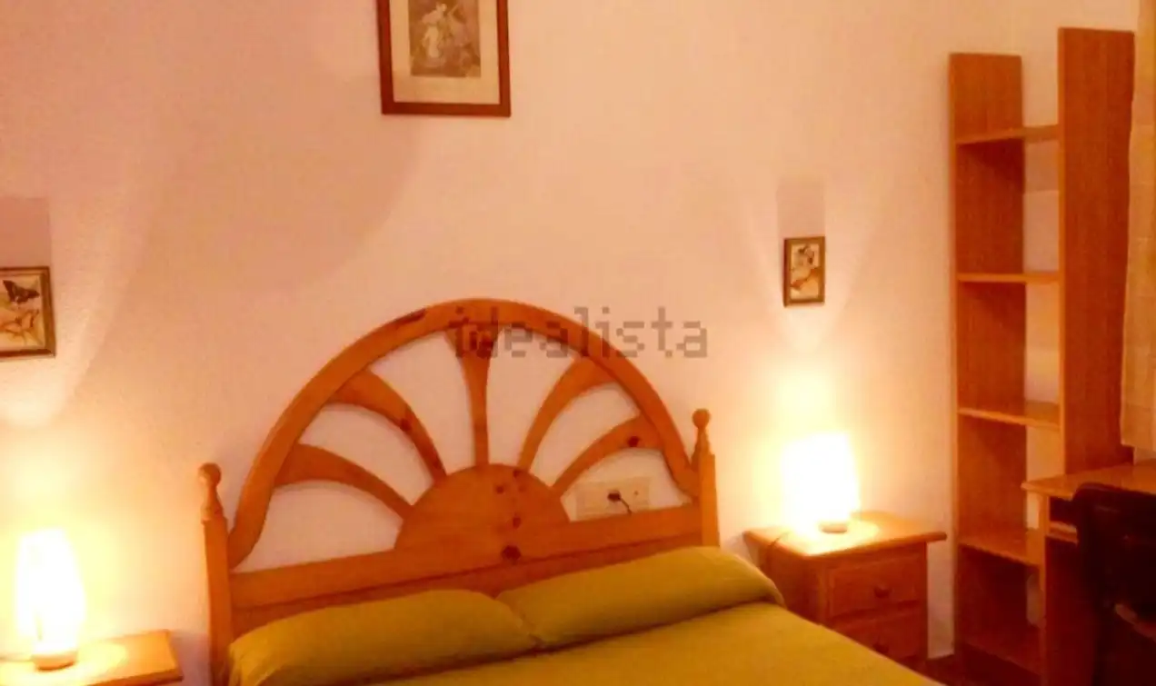 Habitación de Piso de alquiler en Granada con Calefacción y Amueblado