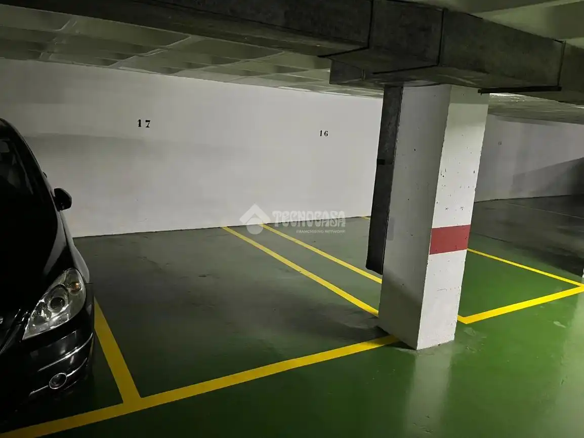 Parking de Piso en venta en Zaragoza con Calefacción y Balcón