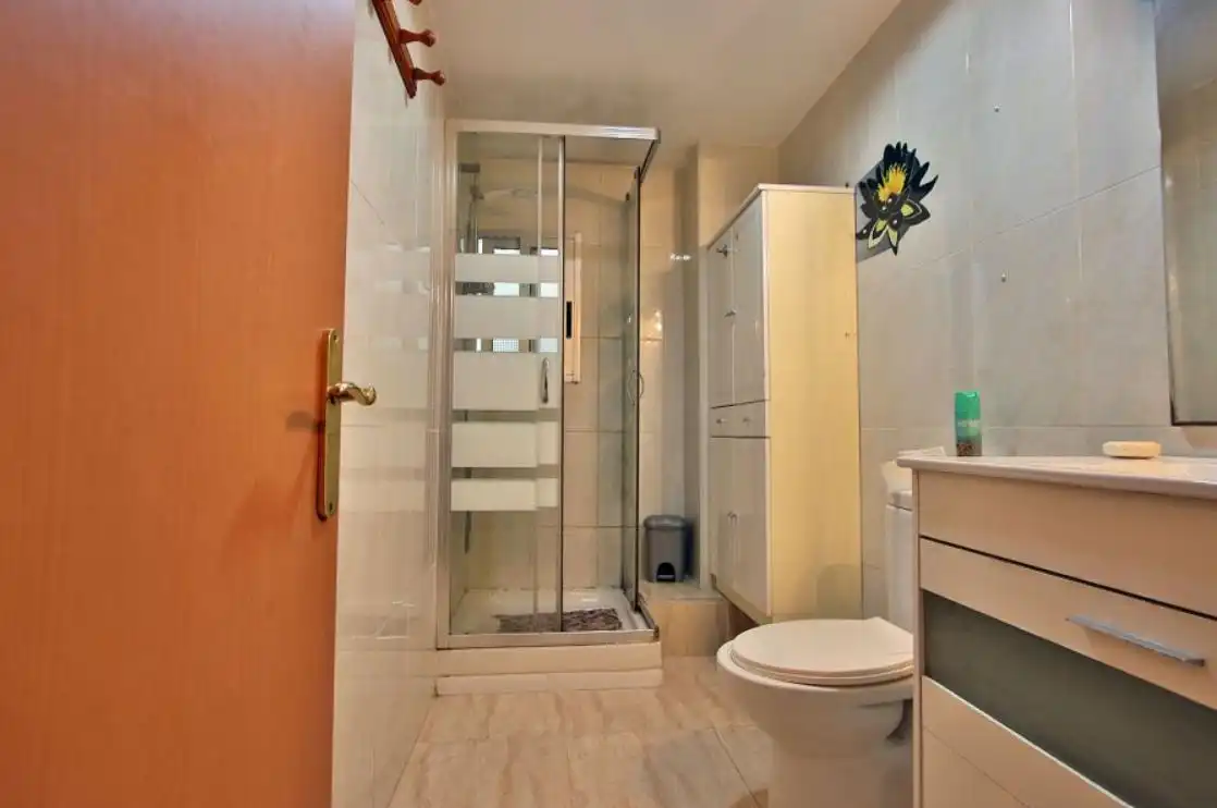 Badezimmer von Wohnung zur Miete in Valencia mit Möbliert