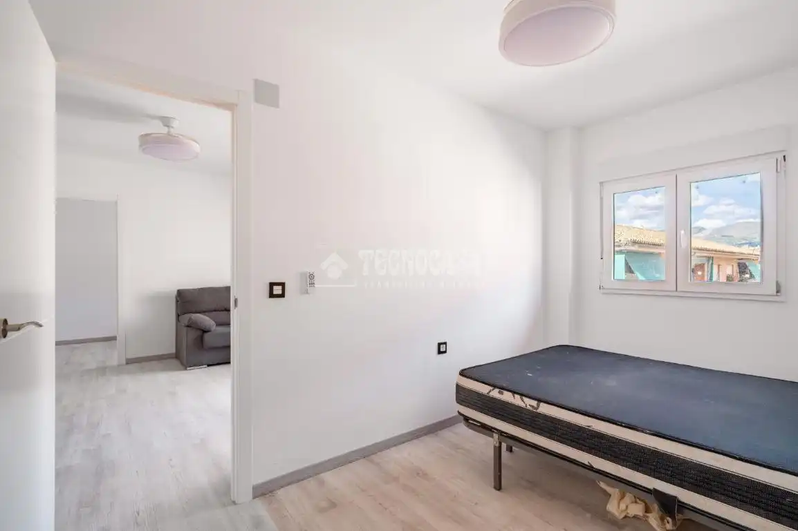 Bedroom of Flat for sale in Granada  with Air Conditioner, Heating and Terrace