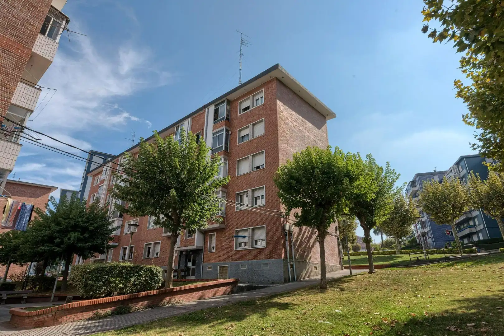 Vista exterior de Piso en venta en Barakaldo  con Calefacción, Jardín privado y Terraza