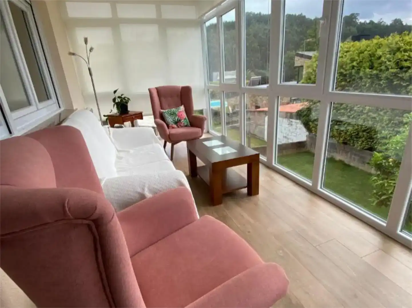 Living room of Houses for rent in Bergondo  with Parquet flooring, Storage room and Swimming Pool