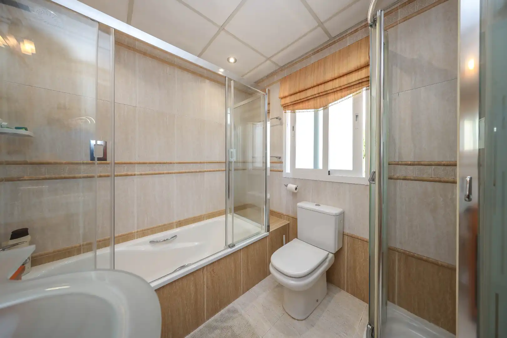 Bathroom of Houses for sale in Coín