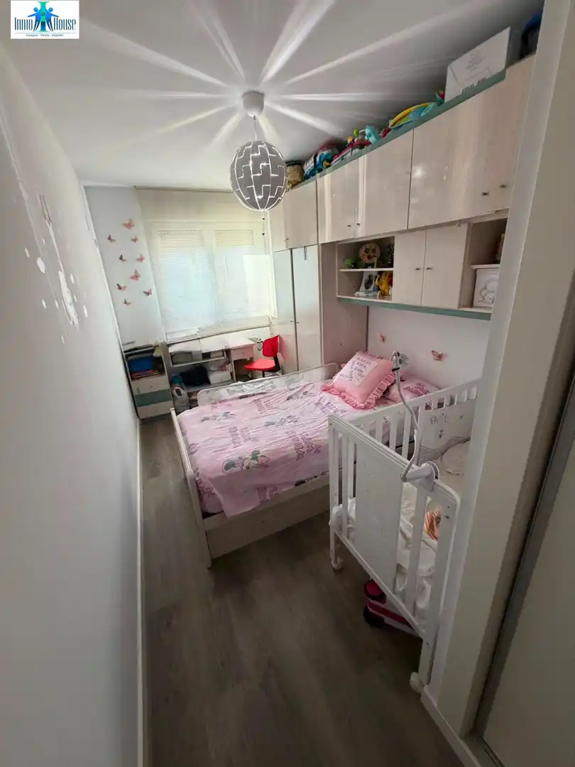 Dormitori de Casa adosada en venda en Albacete amb Calefacció, Parquet i Terrassa
