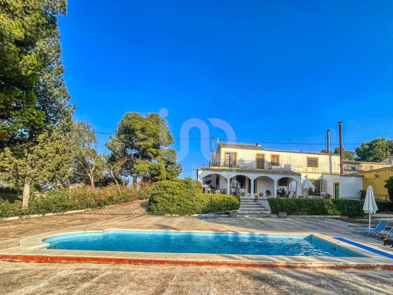 Jardí de Casa o xalet en venda en Villena amb Calefacció, Terrassa i Piscina